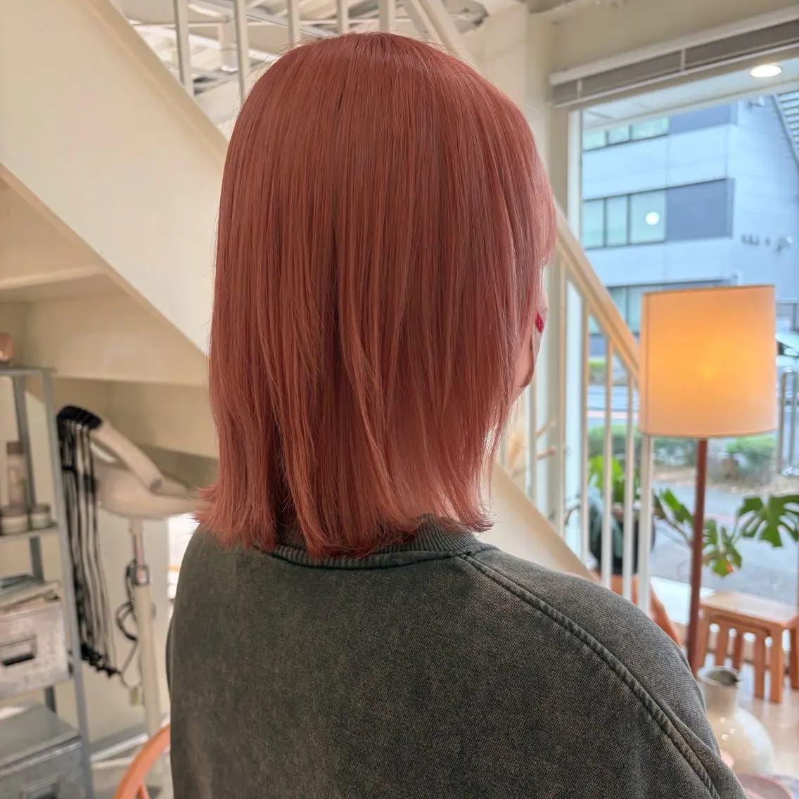 ミディアム ヘアカラー 周東 芽依のヘアスタイル