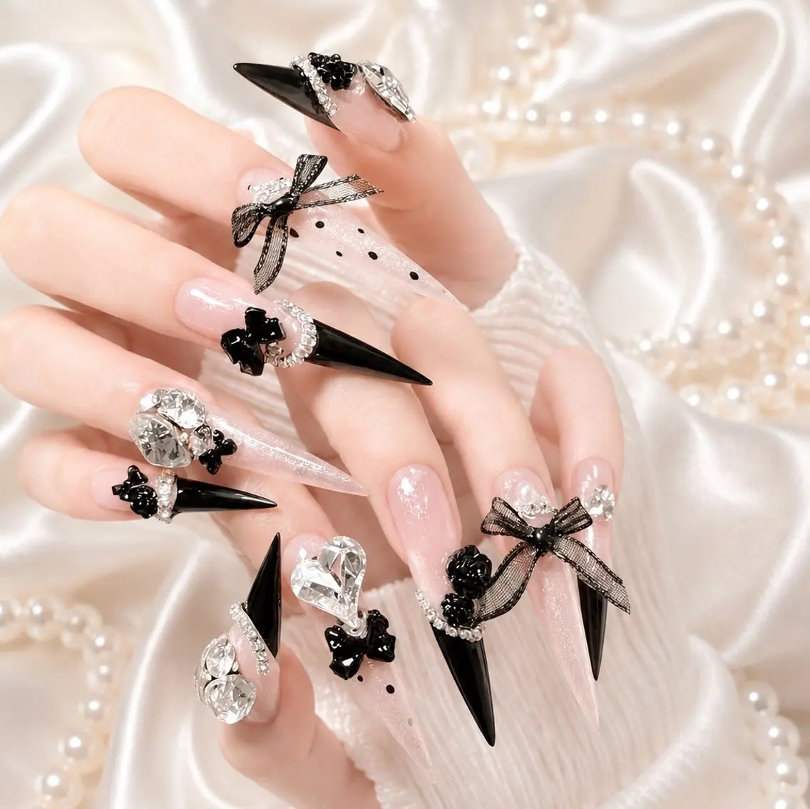 ネイル アートネイル オーロラネイル ボルドー チークネイル フレンチネイル ハンドネイル Sakura Nail Salonのネイルデザイン
