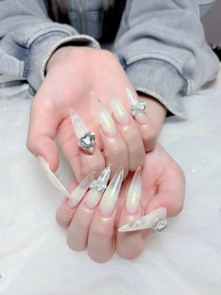 ネイル 韓国ネイル マグネットネイル 持ち込み ニュアンスネイル シンプルネイル ハンドネイル Huyn Nail Shinjyukuのネイルデザイン
