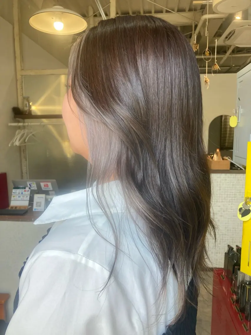 ロング カラー ベージュカラー ブリーチ ハイトーンカラー シルバー ヘアカラー 🌟ブリーチカラー KANA/草薙🌿のヘアスタイル