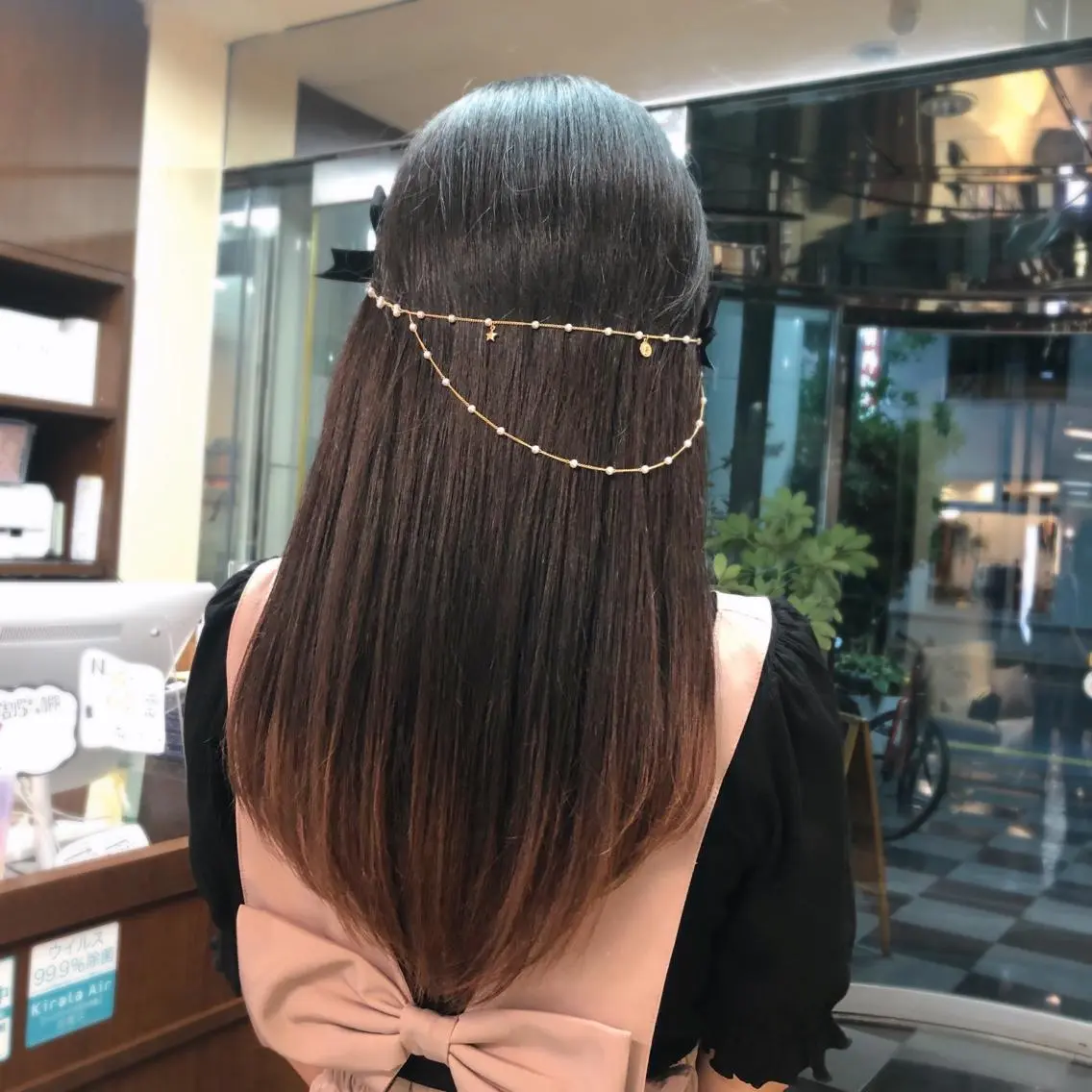 セミロング カラー ヘアカラー トリートメント 山崎 絵莉香のヘアスタイル