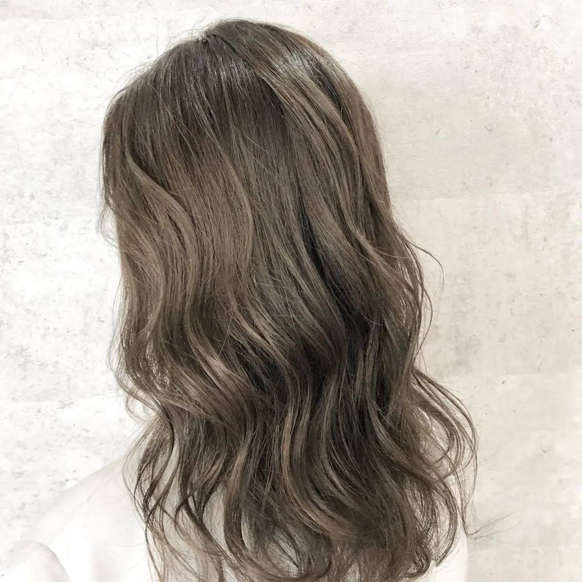 ロング カラー グレージュ 髪質改善で 憧れの潤艶美髪にのヘアスタイル