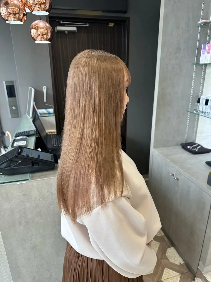 ミディアム カラー ブリーチ ヘアカラー トリートメント AYAKASA 暖色カラー/レイヤーのヘアスタイル