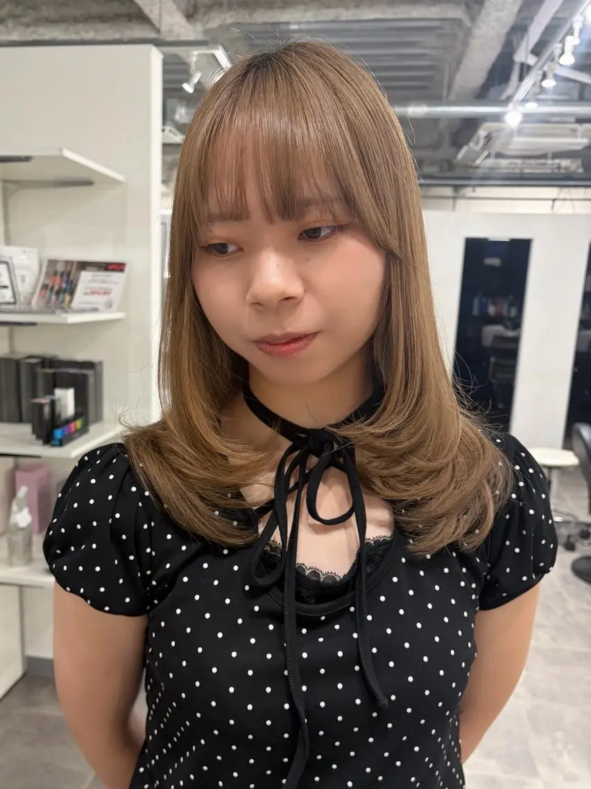 セミロング レイヤーカット ローレイヤー 泉澤 風花のヘアスタイル