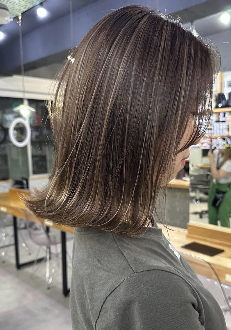 ミディアム カラー ハイライトカラー ハイライト ハヤシ ユウスケのヘアスタイル
