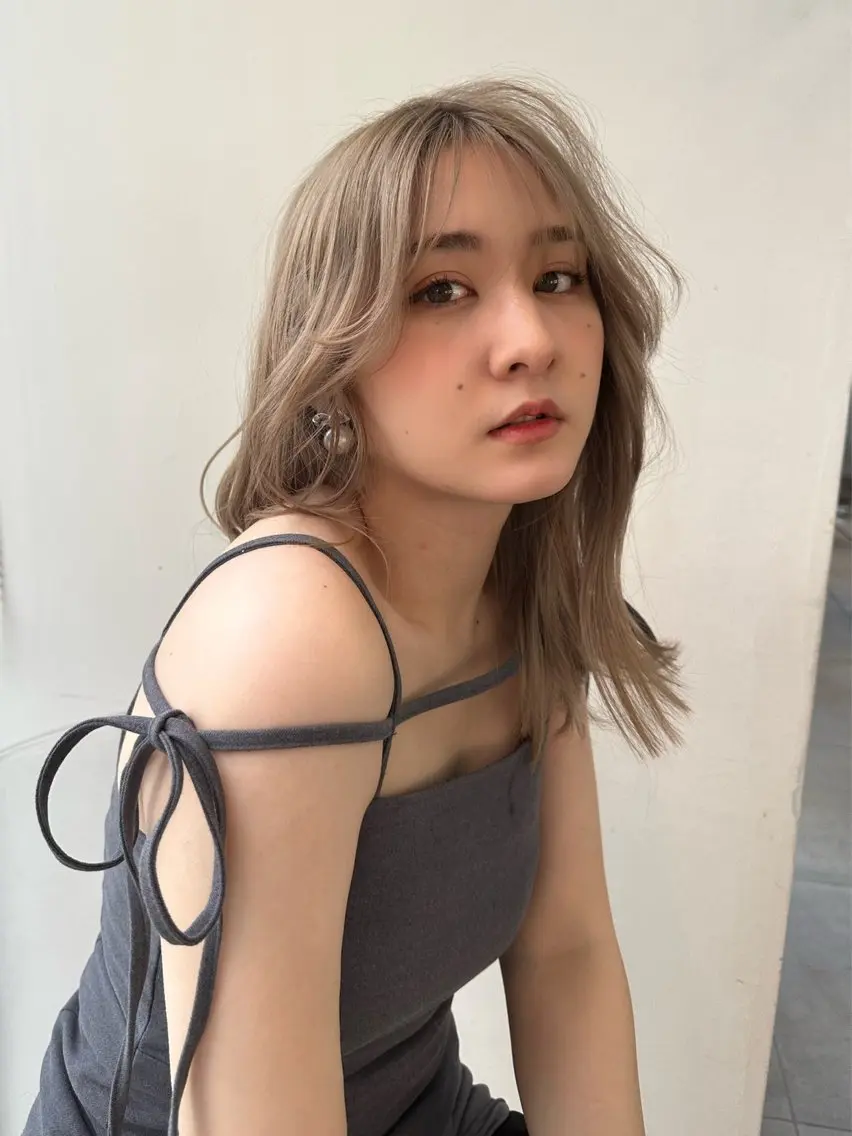 セミロング カラー ヘアアレンジ 透明感カラー🩵 レイヤーカットYUIのヘアスタイル
