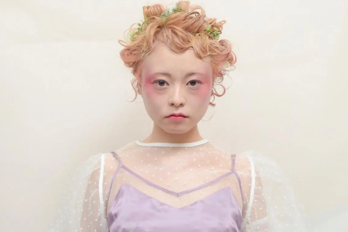 ミディアム カラー ヘアアレンジ ハイトーンカラー AND THE BRICKS北川珠紀の眉毛・アイブロウイメージ