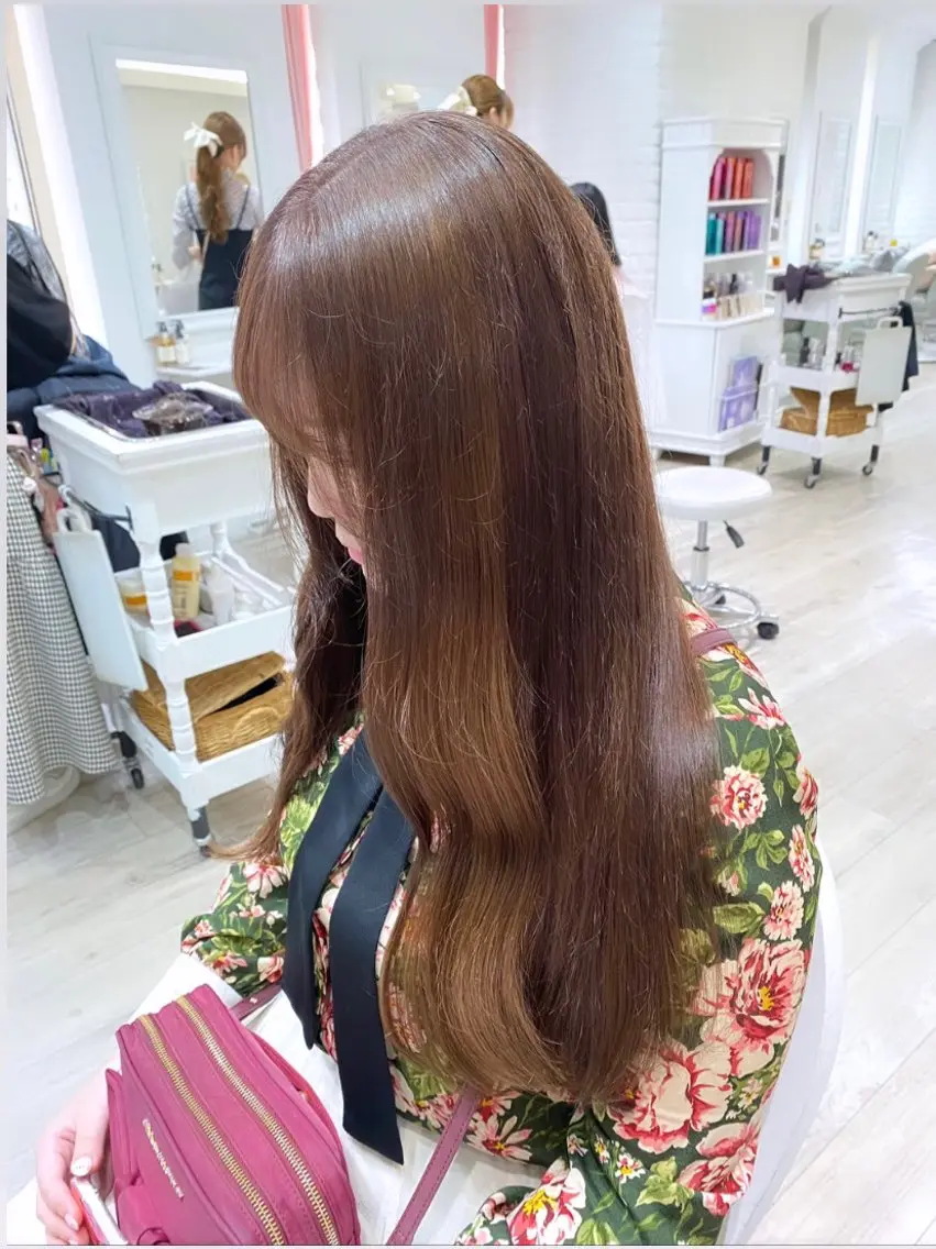 ロング カラー ブリーチ ブラウンカラー チョコレートブラウン ヘアカラー トリートメント 暖色カラー✨️ 門内 梨真のヘアスタイル