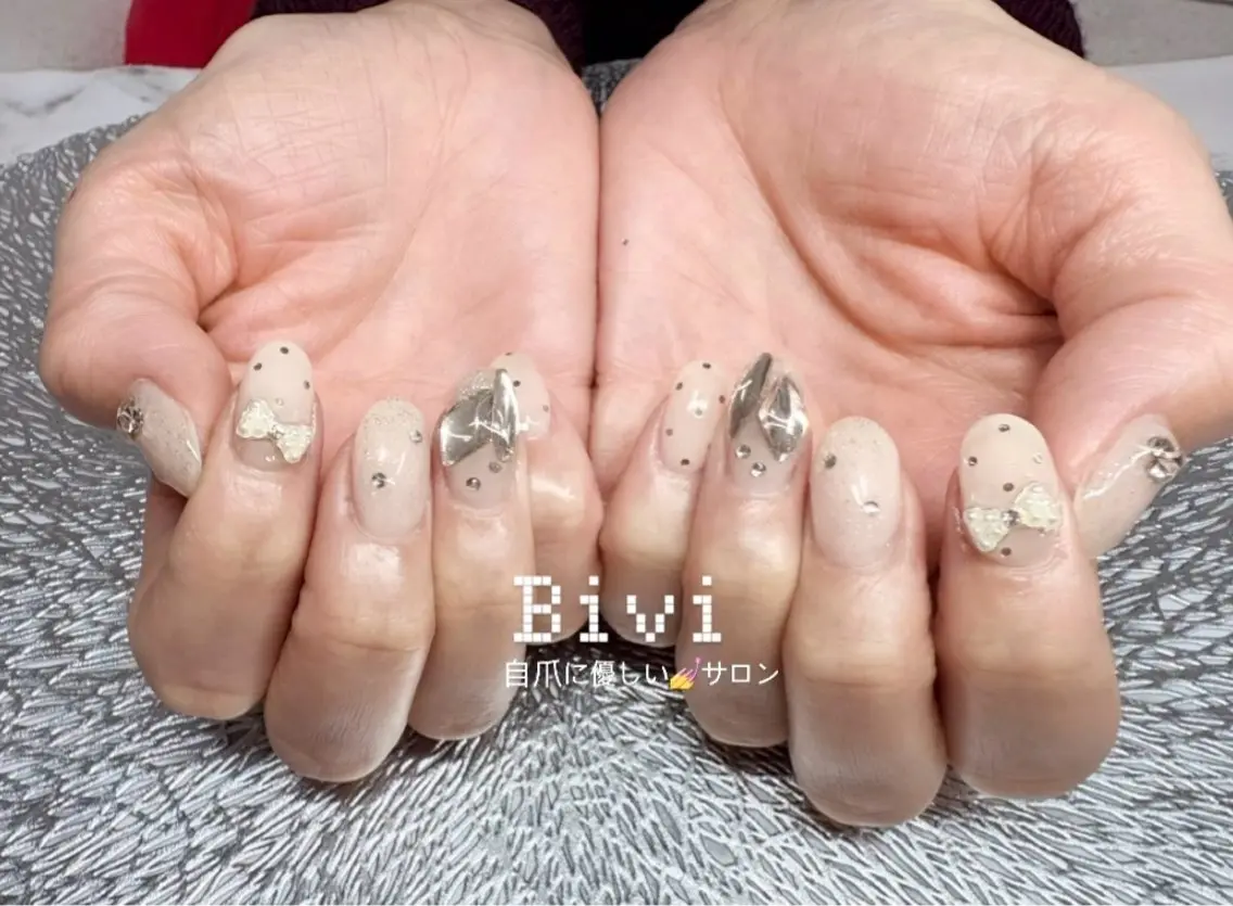 ネイル アートネイル ラメ(グリッター) 持ち込み ワンホンネイル 冬ネイル フットネイル ♡Bivi♡自爪に 優しいネイルサロンのネイルデザイン