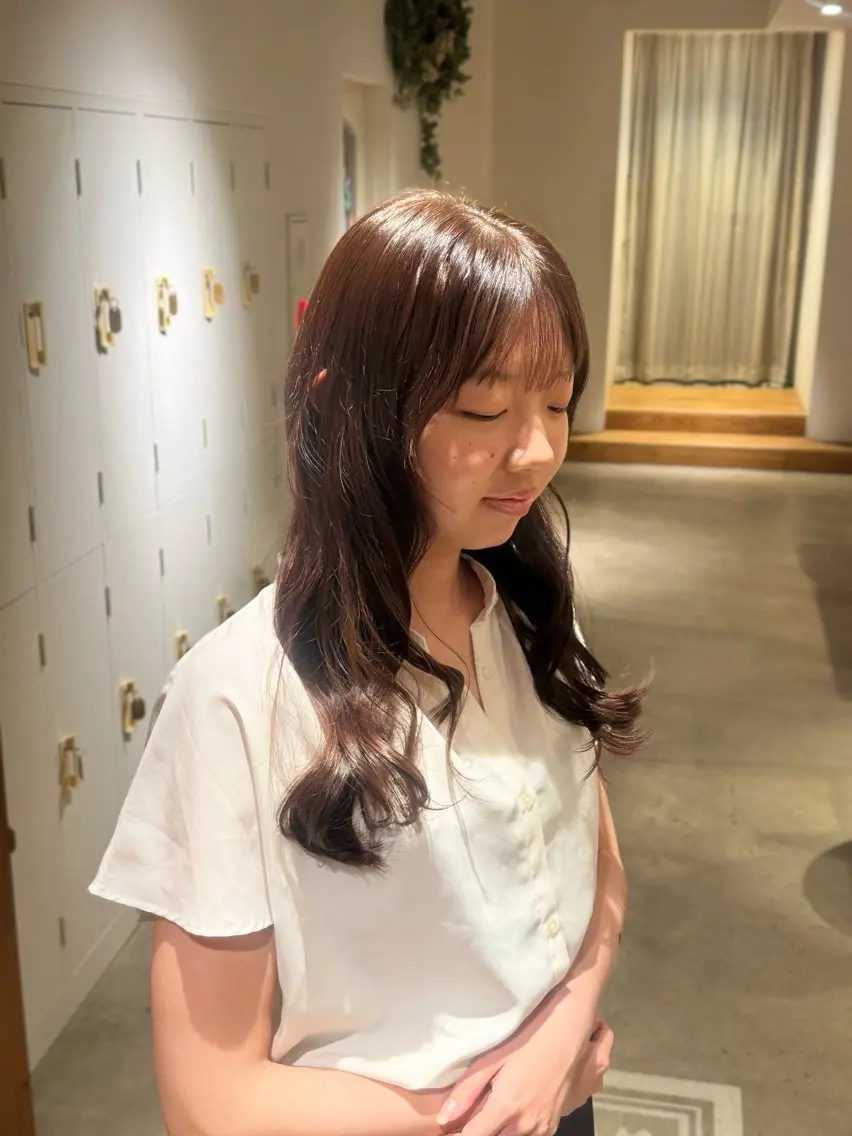 ロング 山根 里緒のヘアスタイル