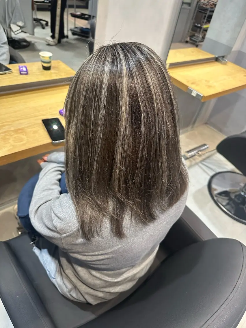 ミディアム カラー ハイライトカラー ハイライト ヘアカラー 🌟ハイライト/ハイ トーン🌟MIKIのヘアスタイル