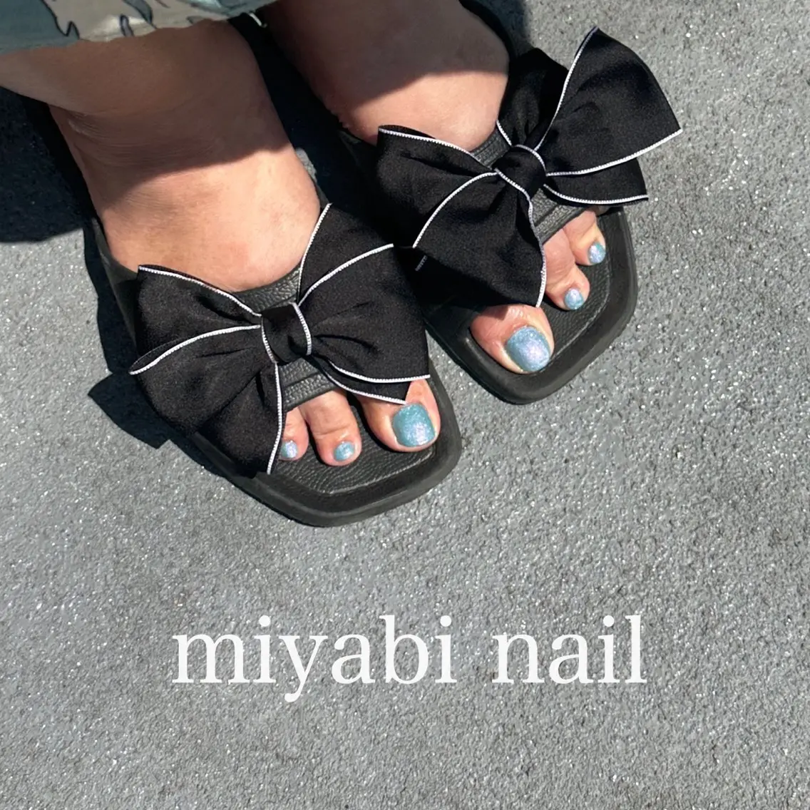 ネイル オーロラネイル ブルー フットネイル ジェルネイル ワンカラーネイル フットネイル miyabi nail 桂川駅近くのネイルデザイン