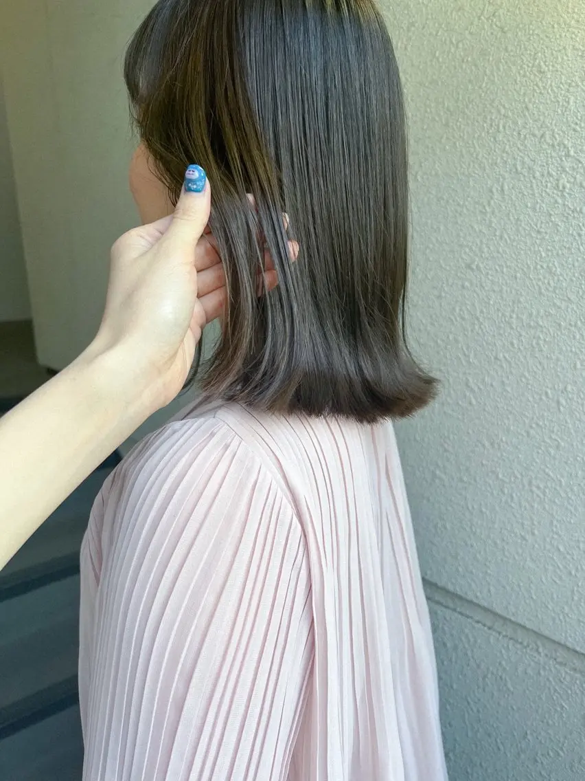 ミディアム カラー ベージュカラー ブリーチ ブリーチなしカラー オリーブベージュ カラーパティシエ facce🌼ikoのヘアスタイル