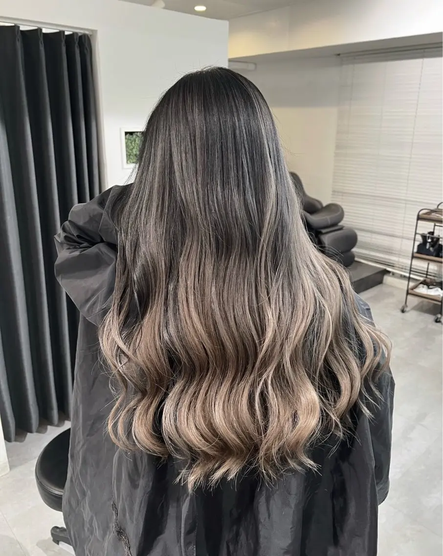 ロング カラー バレイヤージュ ベージュカラー ミルクティーベージュ レイヤーカット 指名数No.1 /NAOYAのヘアスタイル