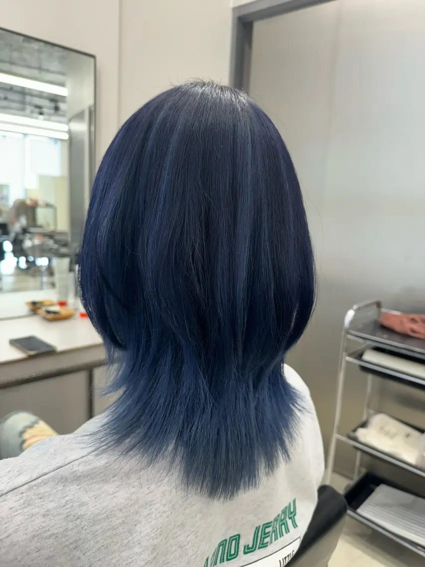ミディアム カラー アクアカラー ブルーカラー ウルフカット カット ヘアカラー トリートメント 透明感カラー✨艶髪 制作🌱山根あゆみのヘアスタイル