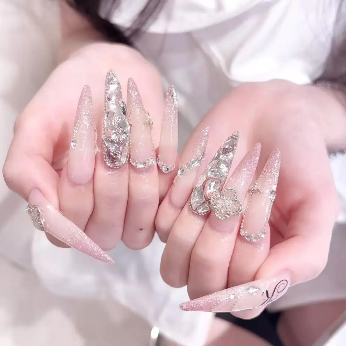 ネイル 長さ出し キラキラネイル 韓国ネイル ロングネイル 持ち込み ハンドネイル ハンドケア MUNI🎀 NAIL のネイルデザイン