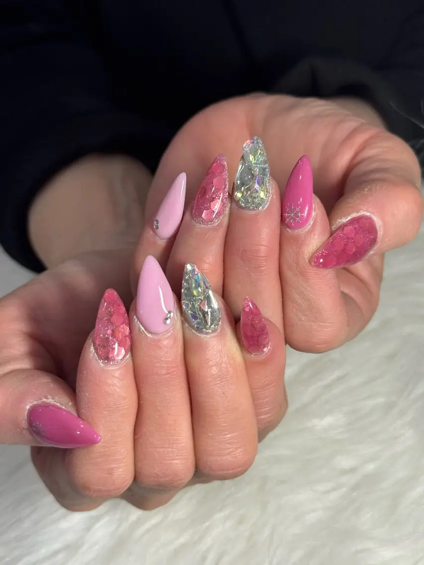 ネイル LAVISH 大和店 emi・:*+のネイルデザイン