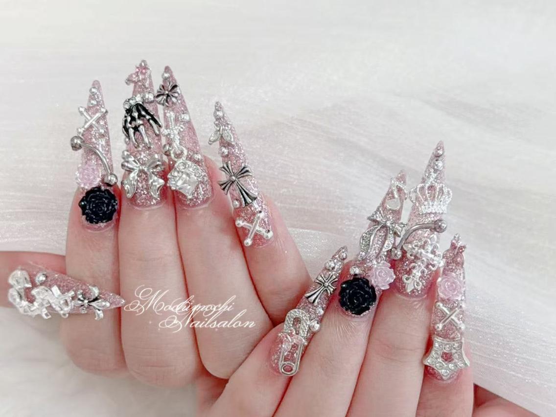 ネイル 長さ出し キラキラネイル 韓国ネイル ロングネイル マグネットネイル ハンドネイル ハンドケア Yuki🌸 nailのネイルデザイン