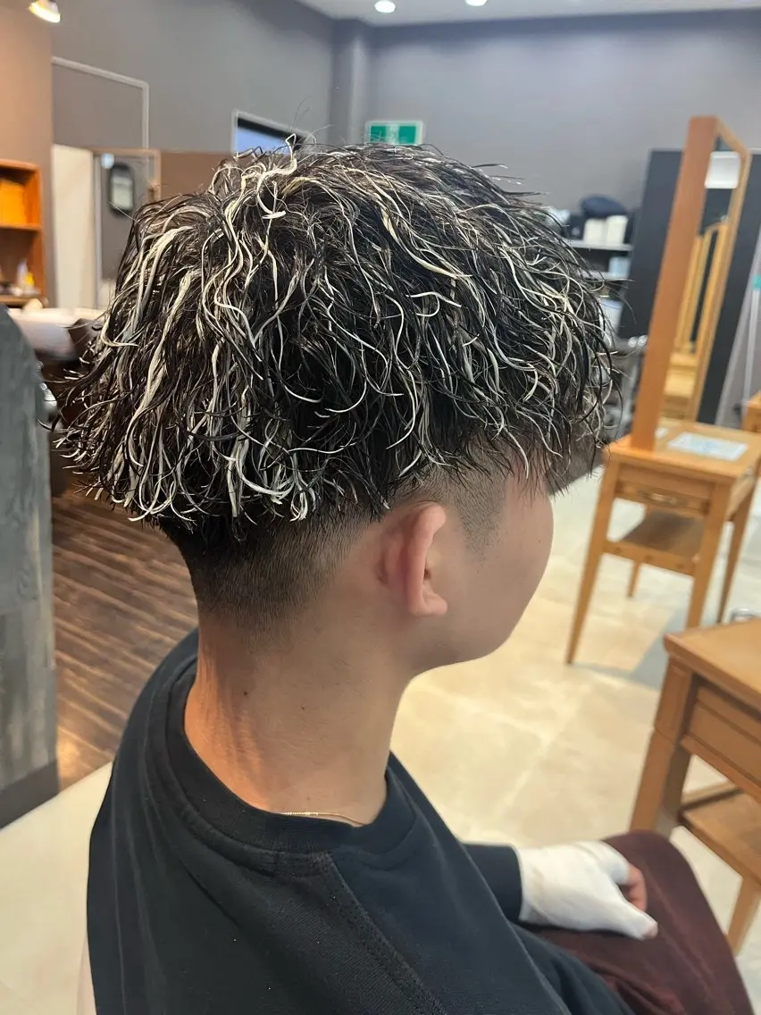 ショート カット ヘアカラー パーマ メンズ特化✨パーマス タイル大得意安田海斗のヘアスタイル