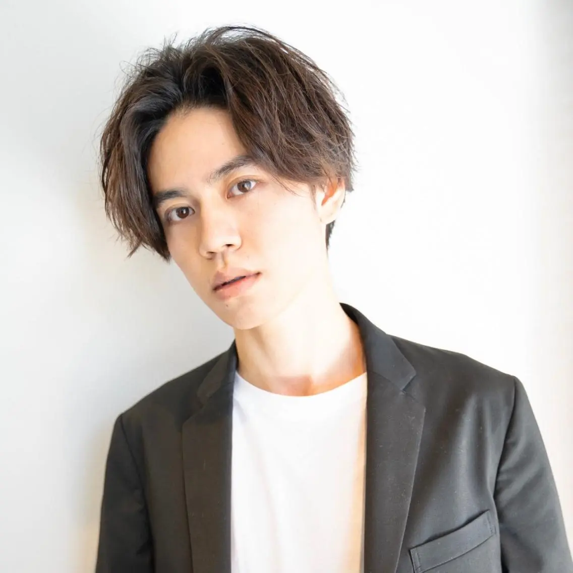 ショート パーマ メンズ センターパート メンズパーマ カット パーマ メンズ特化美容師/ 藤戸 椋のヘアスタイル