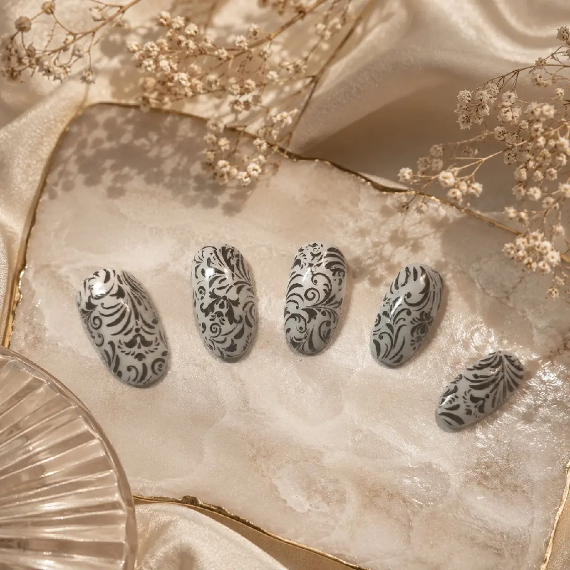 ネイル ハンドネイル Reivl  Nails のネイルデザイン