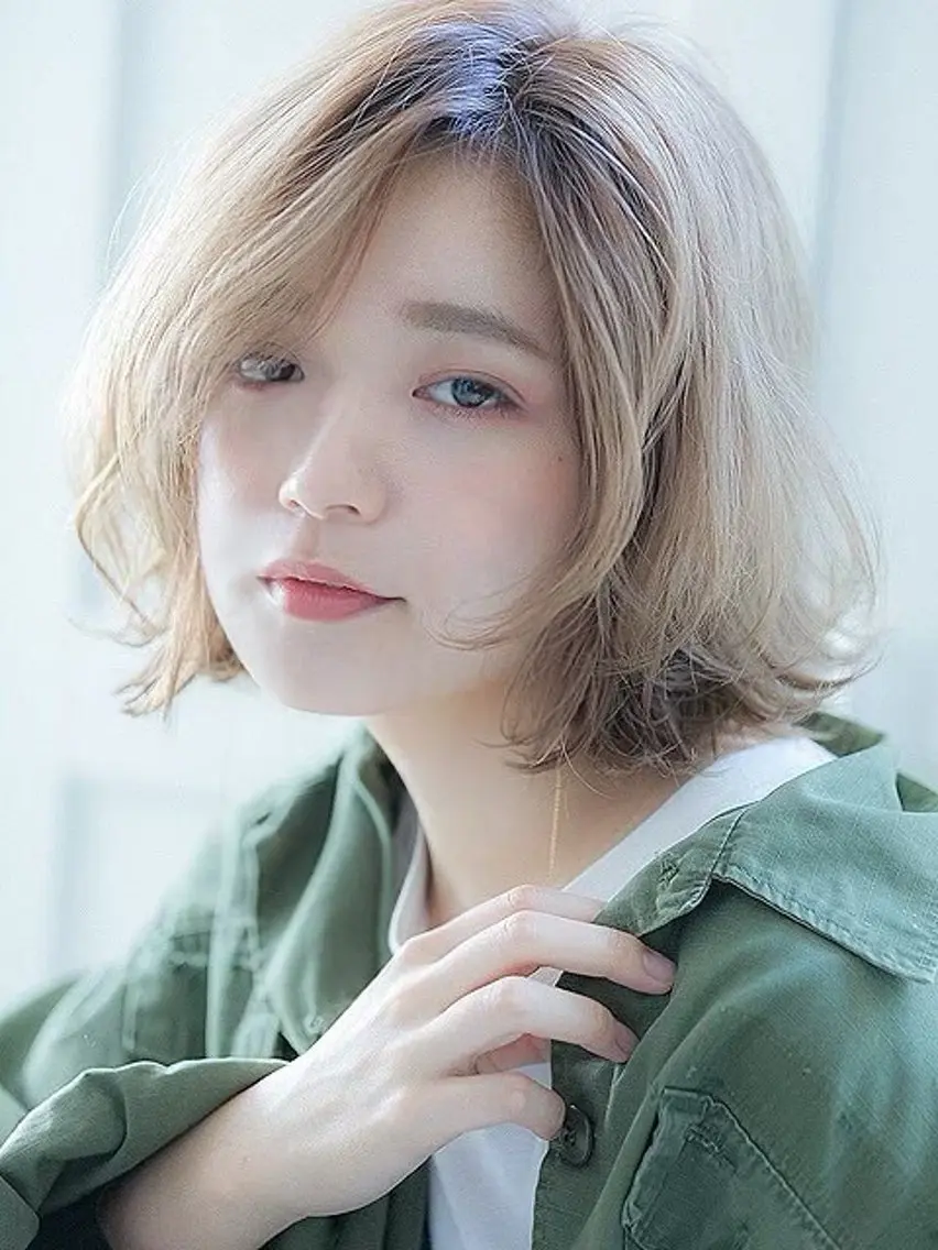 ショート ボブ くびれヘア レイヤーカット 小顔カット ハイトーン ブリーチ azu/中庄駅前店のヘアスタイル