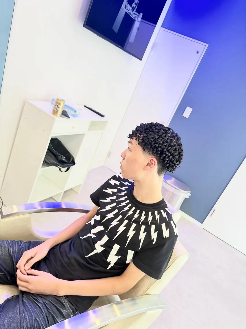 パーマ カット パーマ メンズ特殊パーマ特化 比嘉志温のヘアスタイル