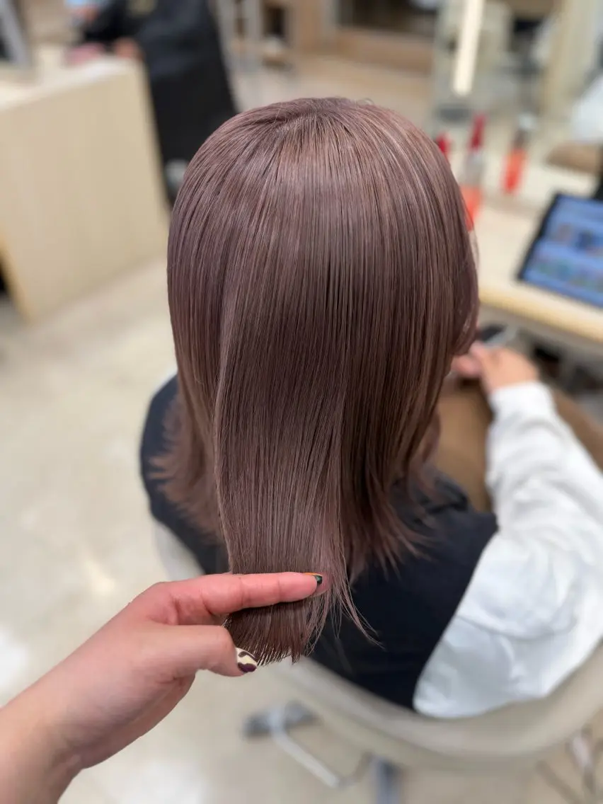 セミロング ヘアカラー 岡田 和馬のヘアスタイル