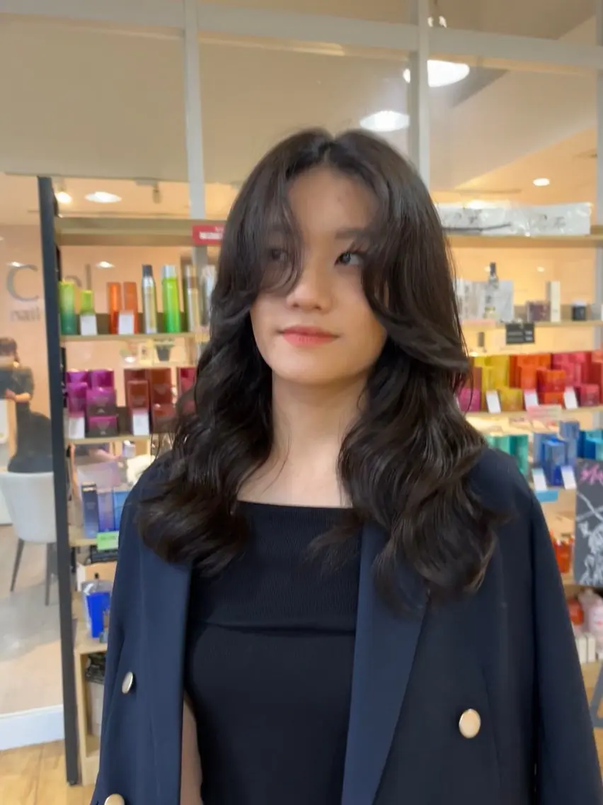 ロング 顔周りカット 韓国風ヘア レイヤーカット カット ヘアカラー トリートメント 富永 美玖のヘアスタイル