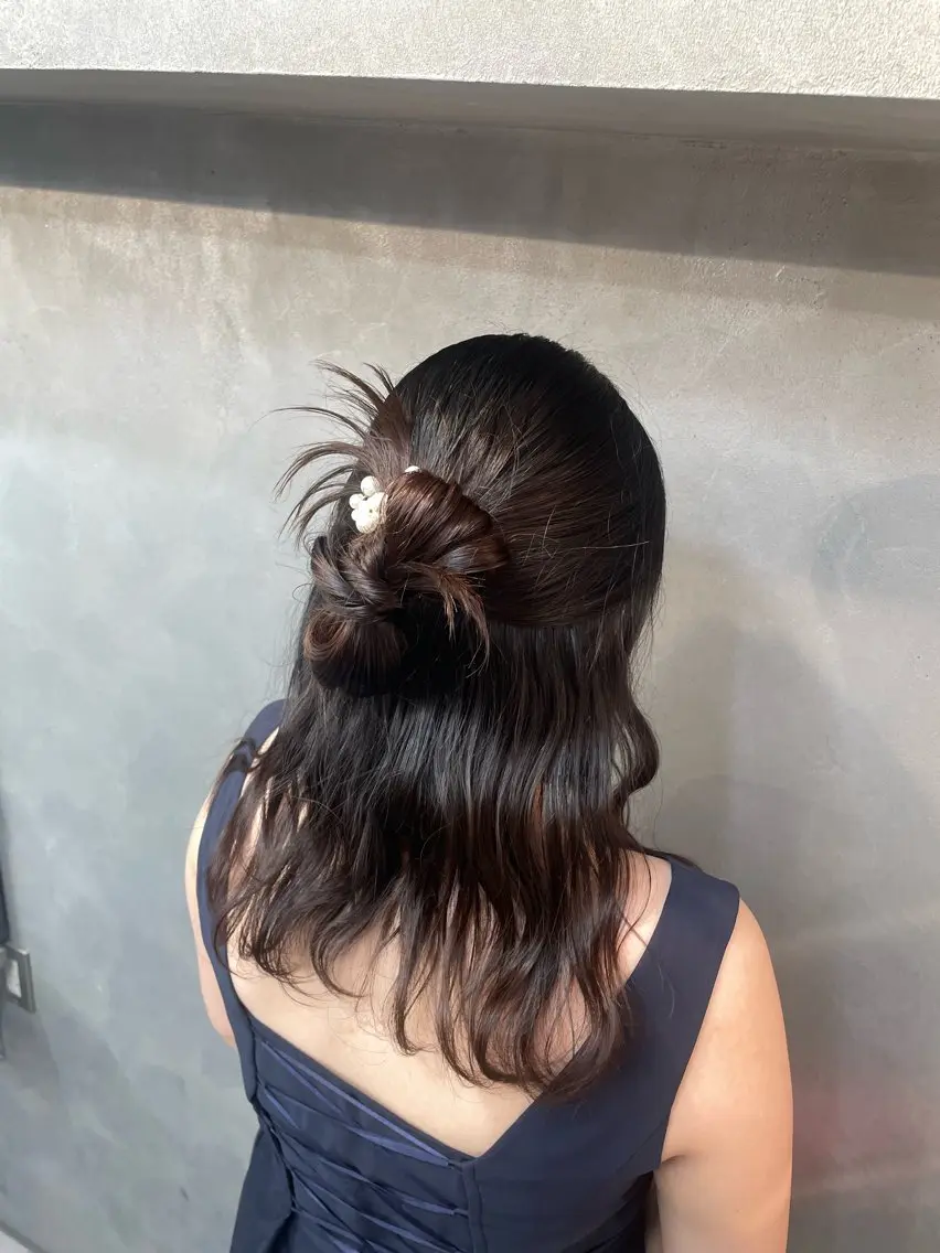 セミロング ヘアアレンジ ハーフアップ 結婚式・ブライダル エクステ/コーンロウ KURUMI⛓️🔥のヘアスタイル