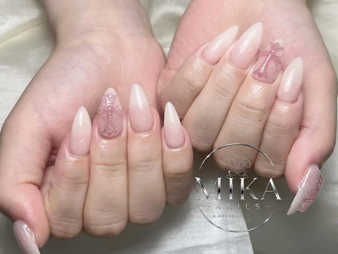 ネイル ガーリー キラキラネイル 韓国ネイル ロングネイル シンプルネイル ハンドネイル Genie Mika Nailsのネイルデザイン