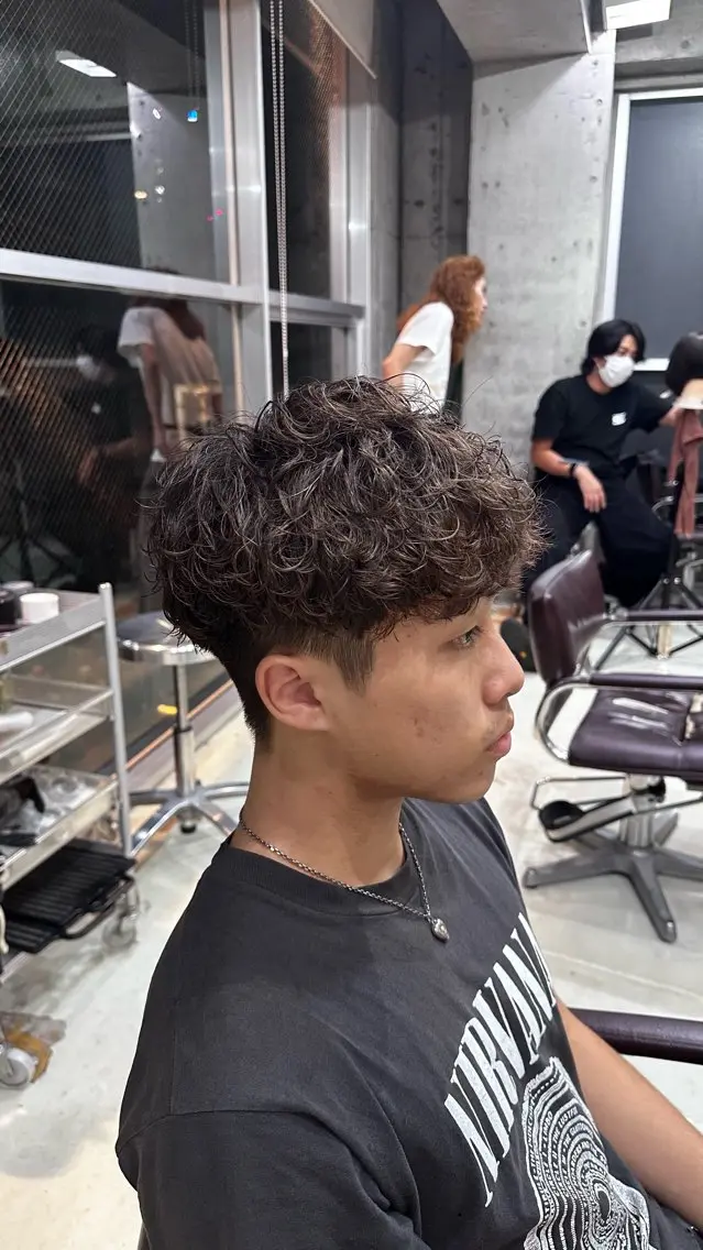 パーマ メンズ メンズパーマ カット パーマ fifth原宿 宮部蓮のヘアスタイル