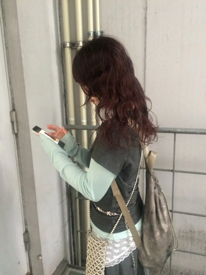セミロング カラー パーマ セミロングパーマ カット ヘアカラー パーマ 杏華レイヤー/ パーマ/ハイトーンのヘアスタイル