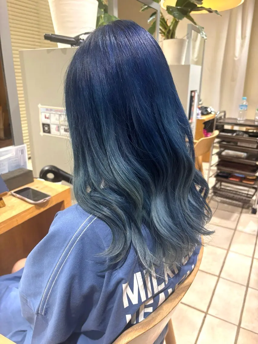 カラー ブリーチ グラデーションカラー 倉木 優羽のヘアスタイル