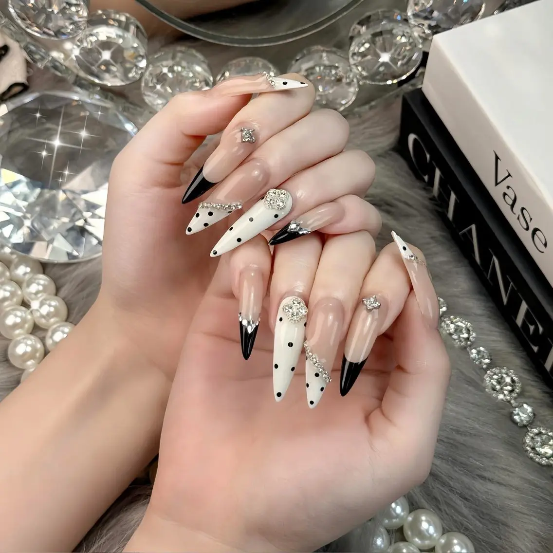 ネイル アートネイル ジェルネイル キラキラネイル 韓国ネイル ロングネイル ハンドネイル Nova Nailのネイルデザイン