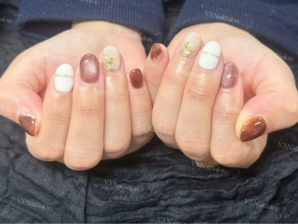 ネイル アートネイル べっ甲ネイル ブラウン ゴールド マグネットネイル ハンドネイル Y3 NailSalonのネイルデザイン