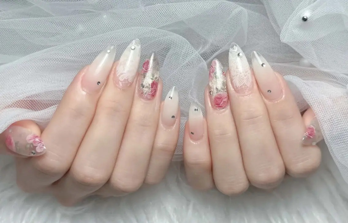 ネイル アートネイル 長さ出し ジェルネイル 韓国ネイル マグネットネイル ハンドネイル Cloudy Chan Nailのネイルデザイン