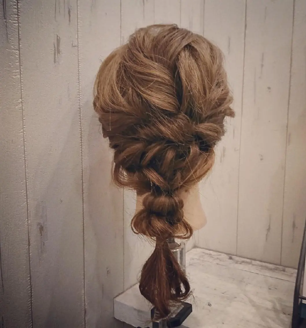 ヘアアレンジ セミロング 植田 真理のエステ・リラクイメージ