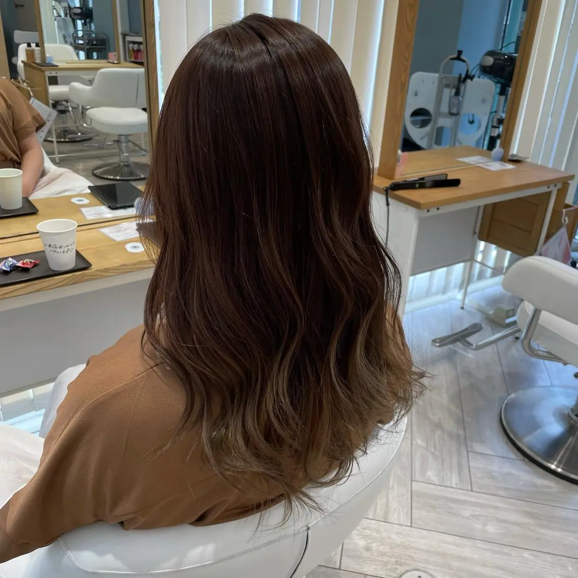 セミロング ヘアカラー トリートメント 亀山 由里菜のヘアスタイル