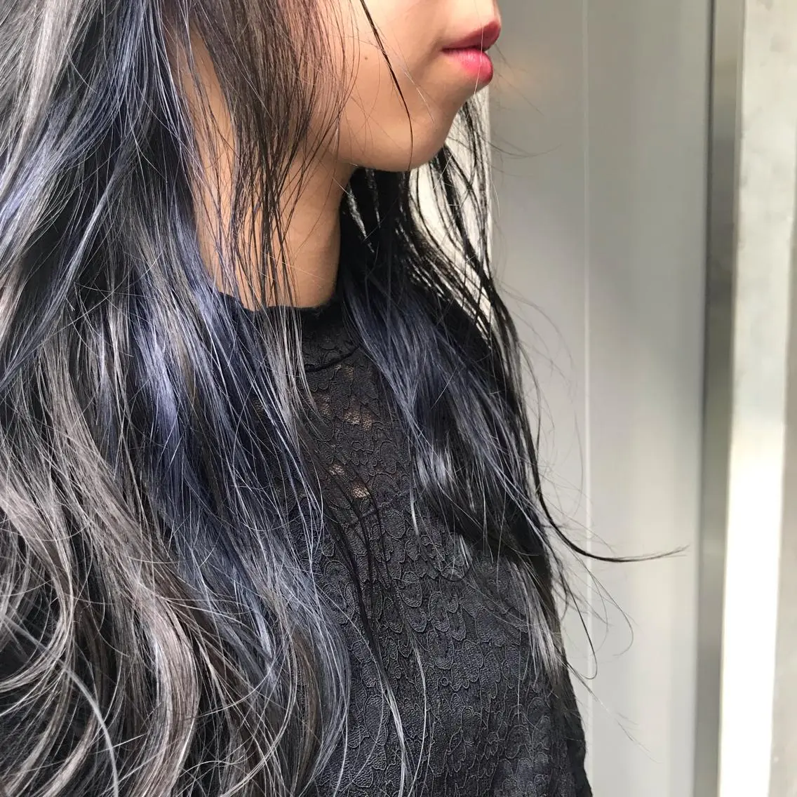 カラー ブリーチ ケアブリーチ インナーカラー ネイビーカラー Keshiki大名 安部 真輝のヘアスタイル