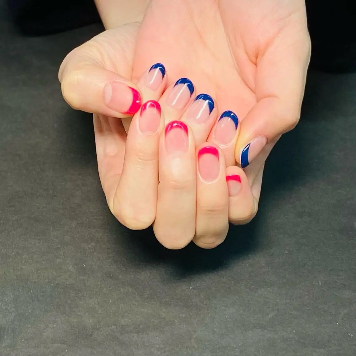 ネイル フレンチネイル ボディビルダーSal on.DeNiinaのネイルデザイン