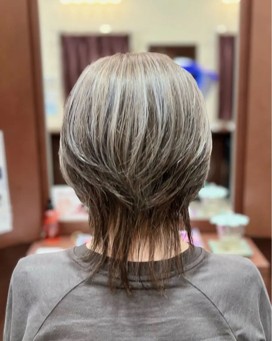 ショート アッシュ アッシュグレー ハイライト ハイライト/艶ｶﾗｰ /ﾚｲﾔｰ🌼阿部のヘアスタイル