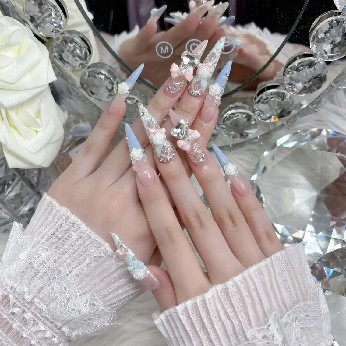 ネイル キラキラネイル 韓国ネイル マグネットネイル 持ち込み 夏ネイル ハンドネイル ハンドケア Nova Nail Nambaのネイルデザイン