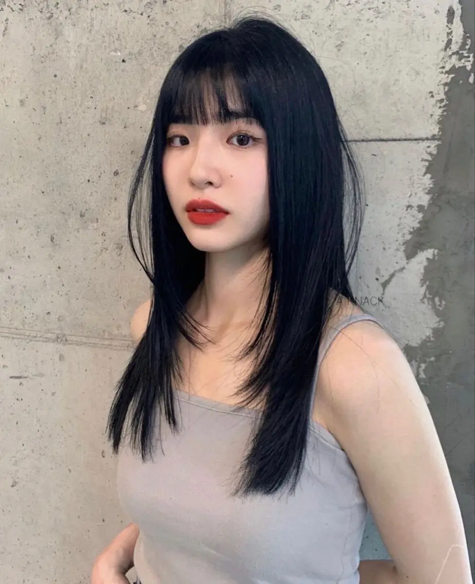 ロング レイヤーカット 前嶋 愛友のヘアスタイル
