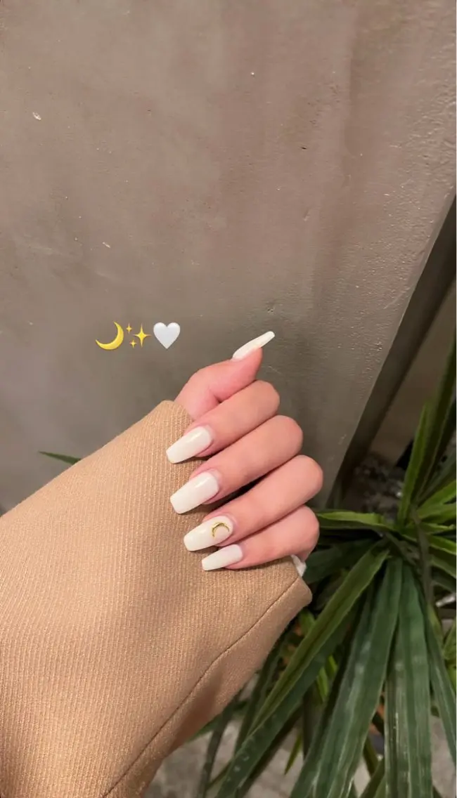 【オフ無】　チップ10本長さだしワンカラー♡    マグネット•ミラー•フラッシュ変更可✨の写真
