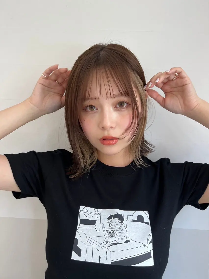ミディアム カラー ヘアカラー 顔まわりレイヤー 透明感カラー🩵🩵のヘアスタイル
