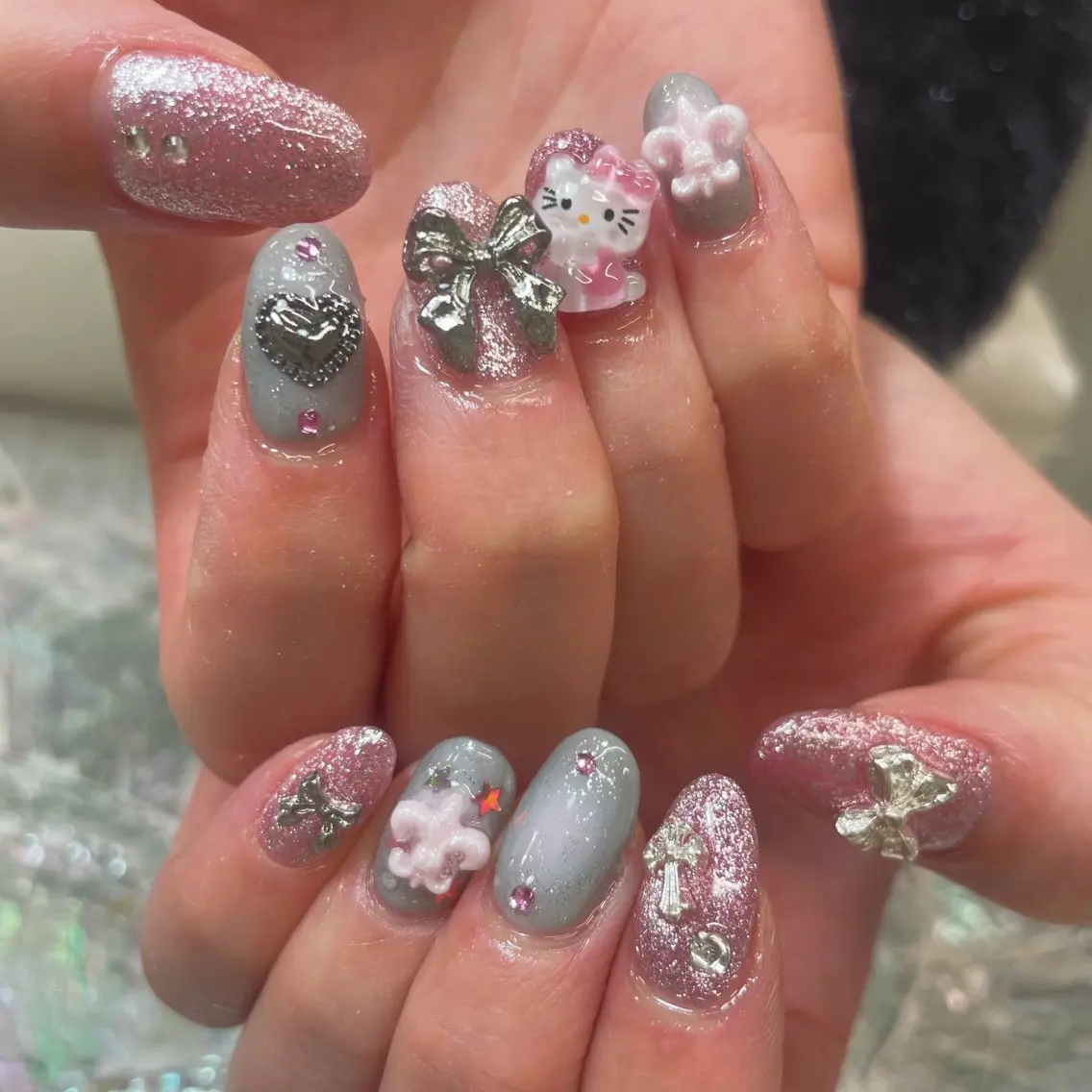ネイル キラキラネイル 🌴konami 4U NAIL🥥のネイルデザイン