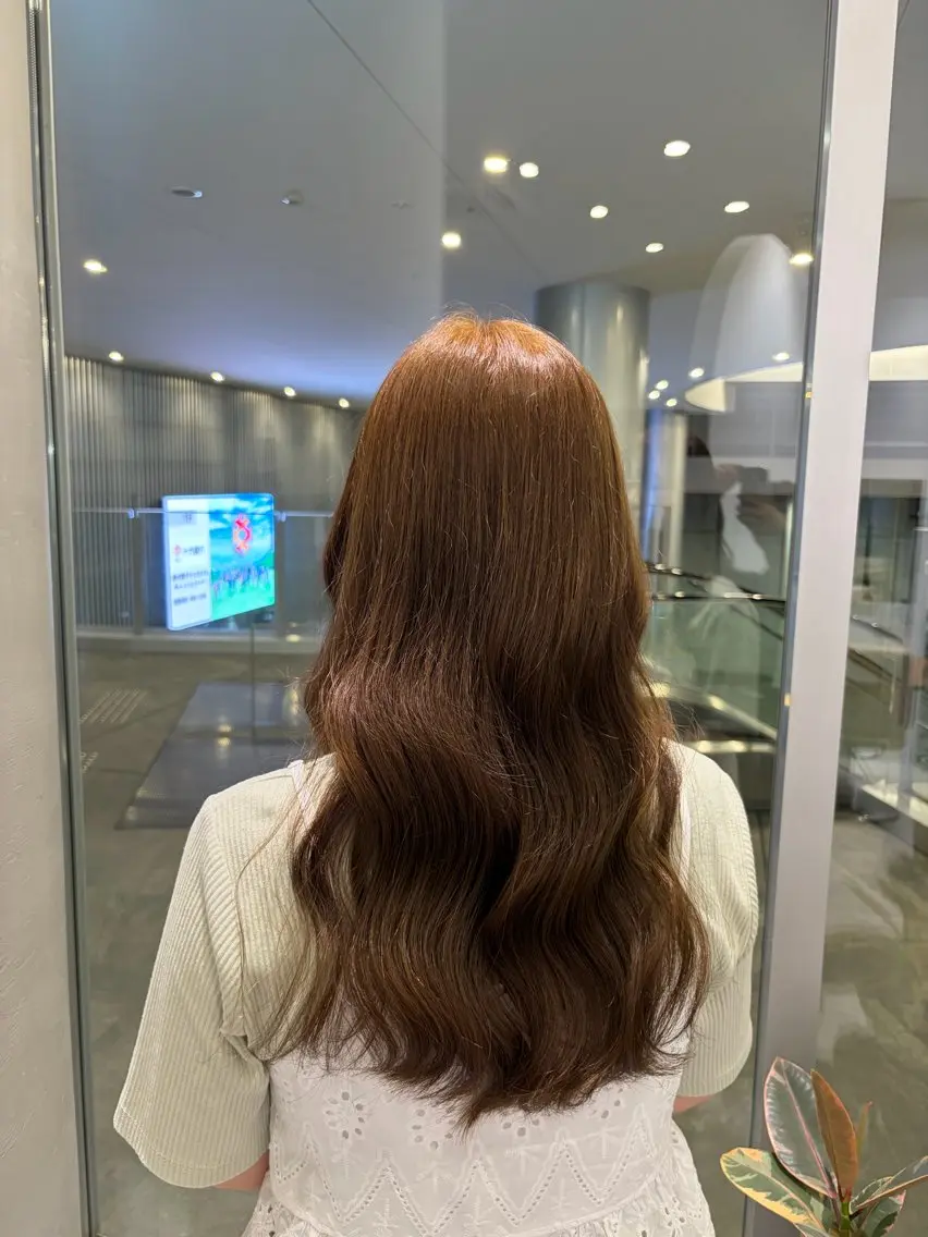 ロング カラー オリーブカラー カット ヘアカラー トリートメント MINENO🌼 ブリーチ⭐️カットのヘアスタイル