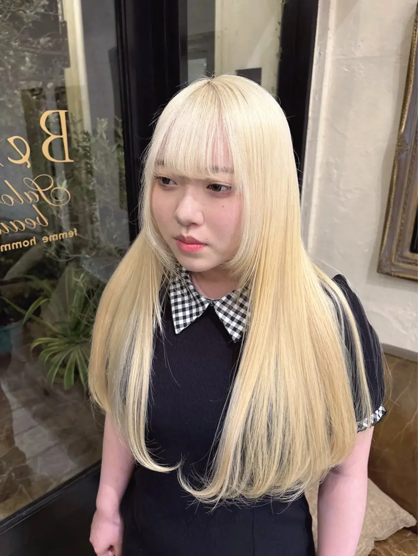 ロング カラー ブリーチ ヘアカラー トリートメント りく レイヤーカット ケアブリーチのヘアスタイル