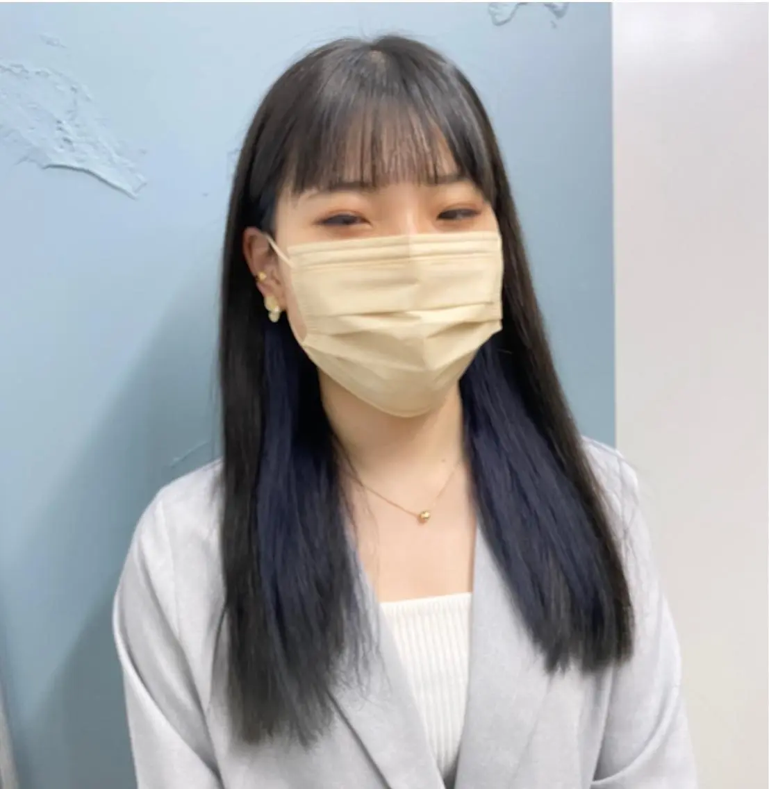 セミロング カラー イヤリングカラー 横尾 歩のヘアスタイル